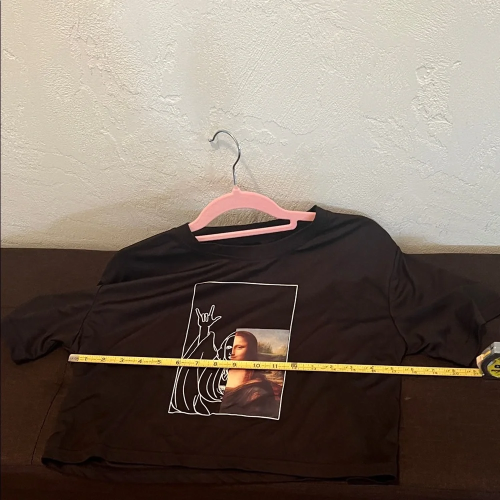 #072**Black Graphic Tee with Mona Lisa Print - Picture 4 of 6